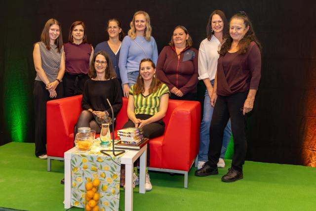 Foto Ulrike Haidacher mit Büchereiteam Lebring